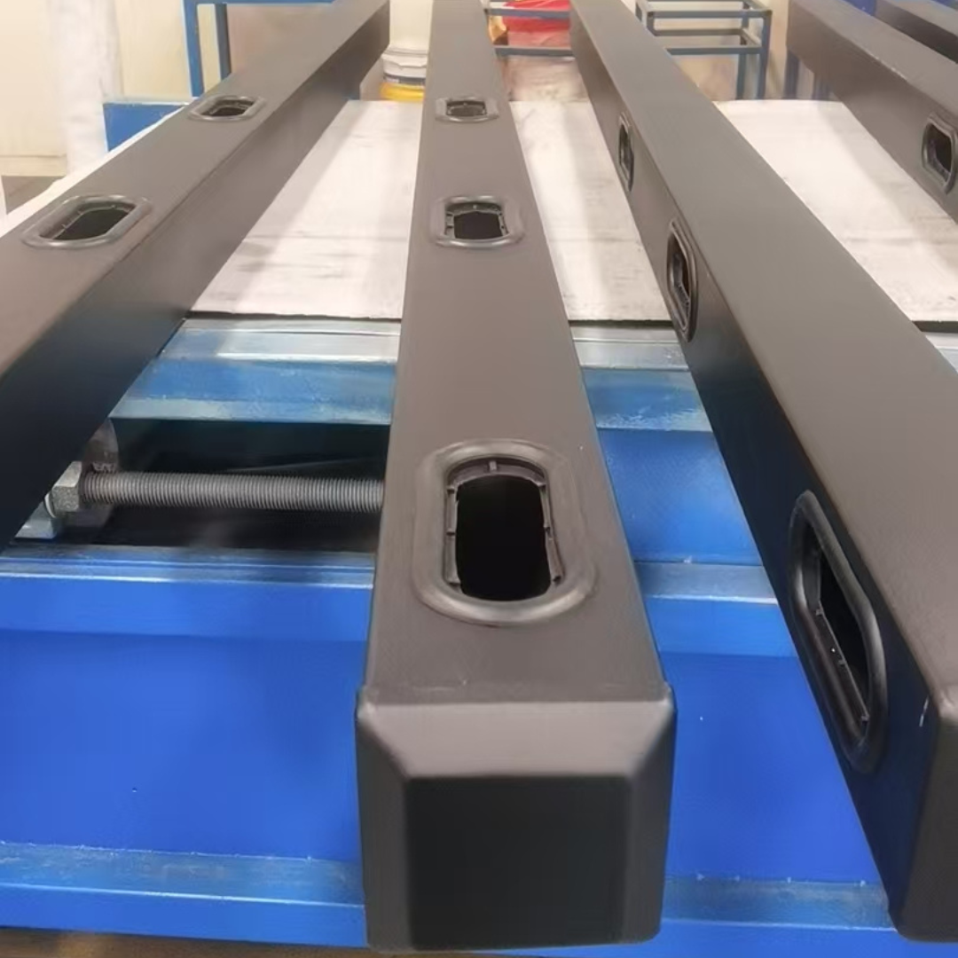 Oval Rail Black Design